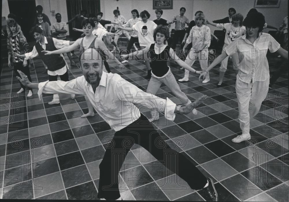 1986 Press Photo James Moore former Broadway dancer, choreographer and director. - Historic Images