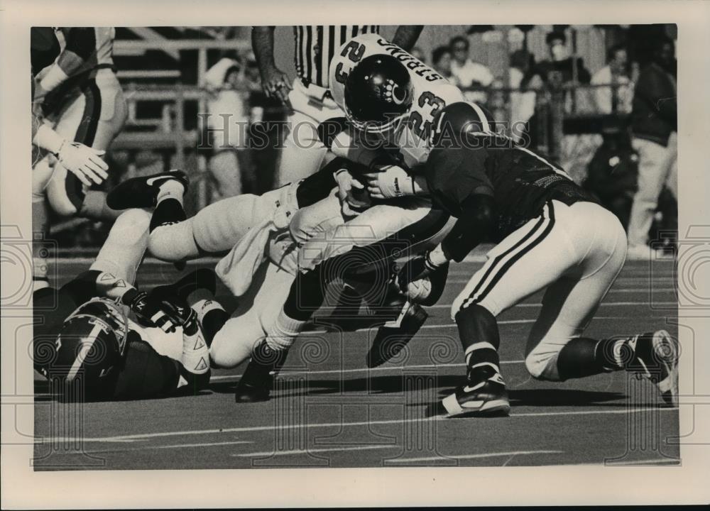 Press Photo Alabama&#39;s Defense Tackles Cincinnati&#39;s Football Carrier Strong - Historic Images