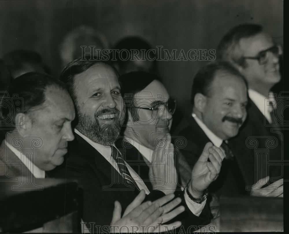 1985 Press Photo Greater Birmingham&#39;s Horse Racing Turf Club Group Applauds - Historic Images