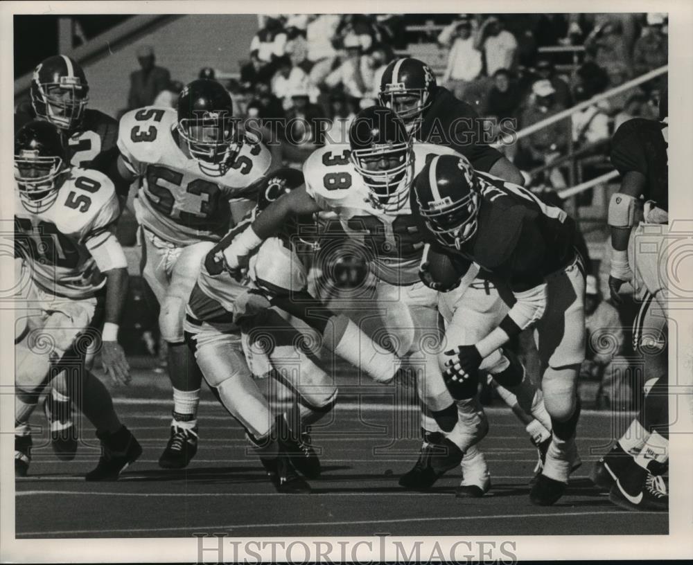 1990 Press Photo Alabama Moves Football 6 Yards On The Ground Against Cincinnati - Historic Images