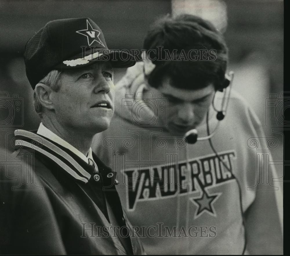 1983 Press Photo Vanderbilt Football Coaches George MacIntyre And Watson Brown - Historic Images