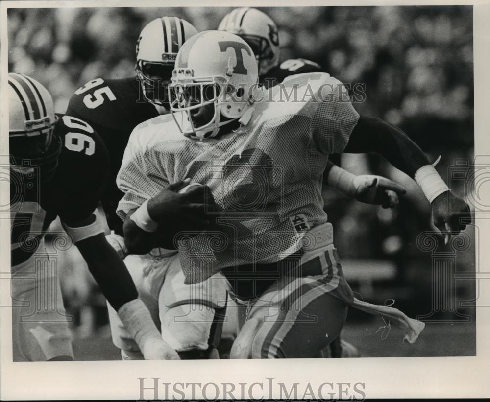 1988 Press Photo Tennessee Football Back Poles And Auburn&#39;s Smith And Rocker - Historic Images