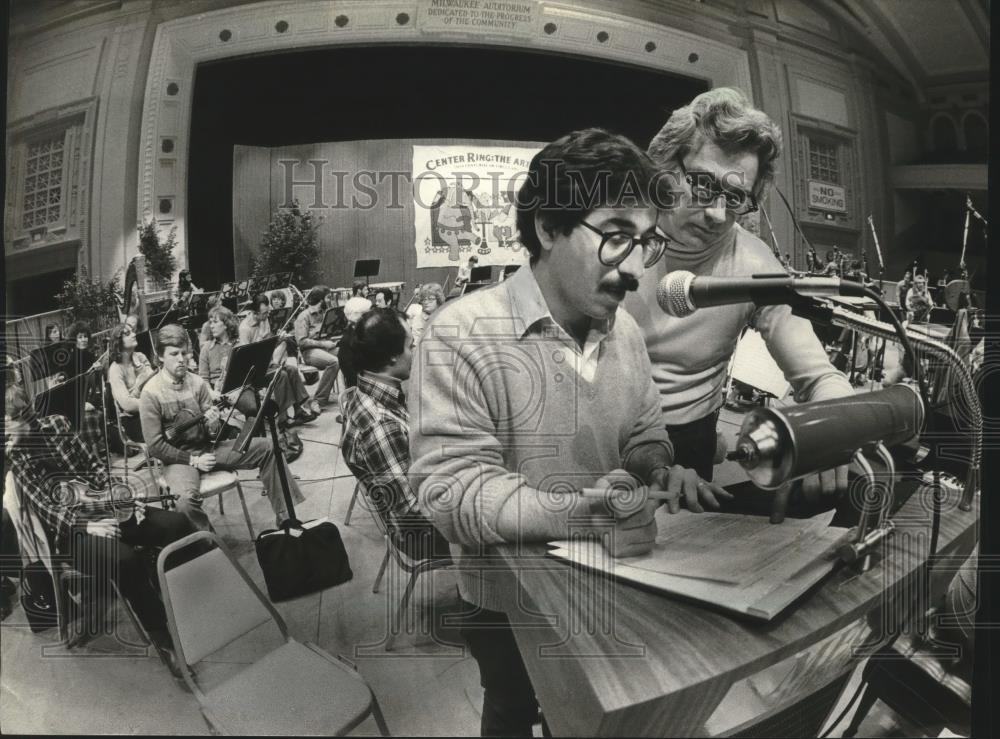 Press Photo Greg Moody and Kenneth Schermerhorn in rehearsal in Milwaukee. - Historic Images