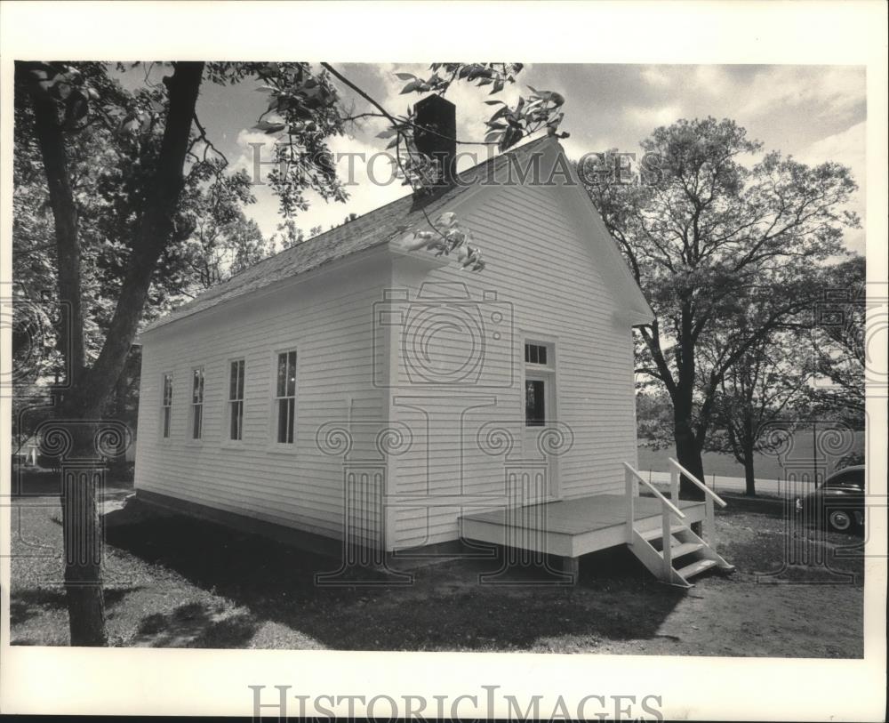 1984 Press Photo Waste Valley School in Mondovi, Wisconsin. - mjb52922 - Historic Images