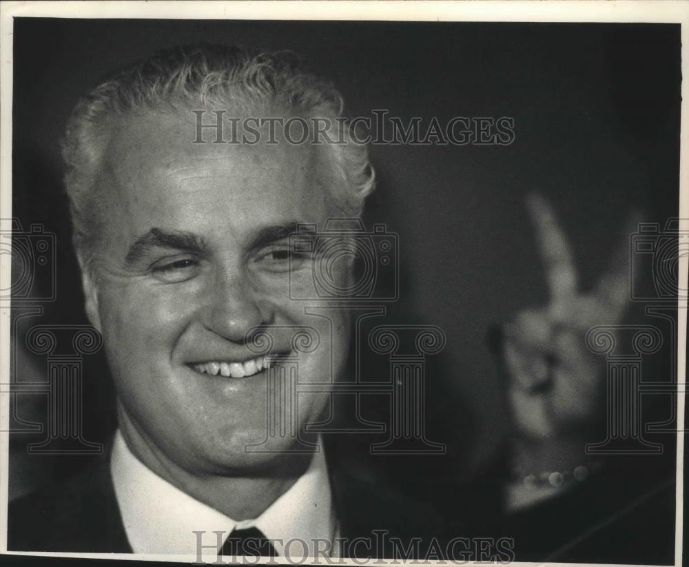 1988 Press Photo Representative Jim Moody re-elected to fourth term in Congress - Historic Images