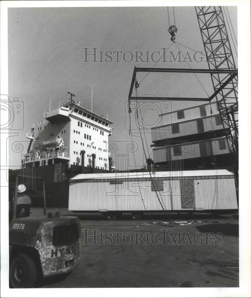 1991 Press Photo Ship Being Loaded at Alabama State Docks in Mobile - abna06906 - Historic Images