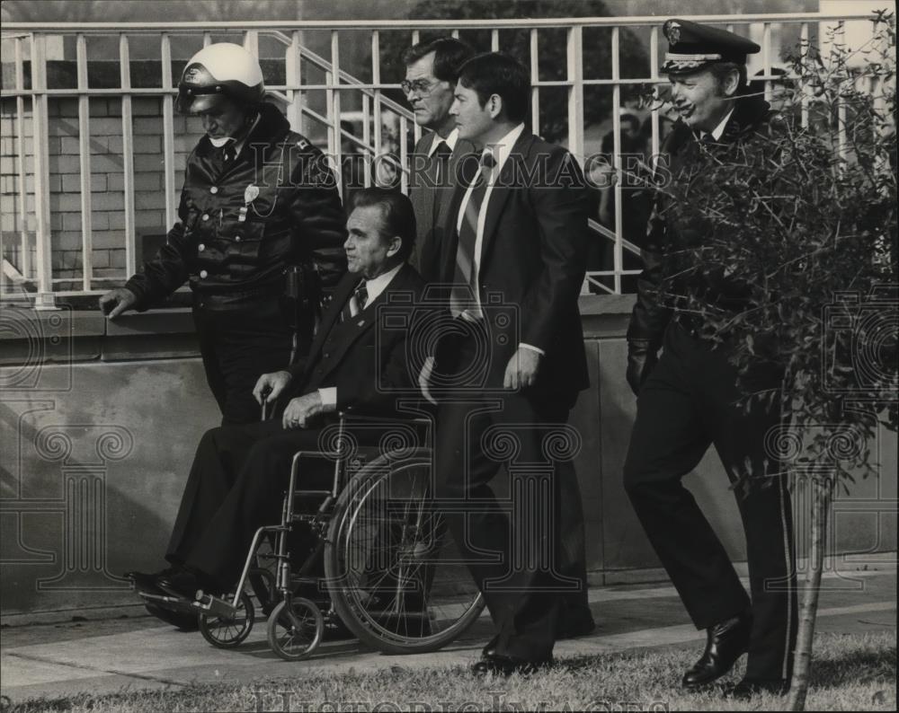 1983 Press Photo Governor George Wallace attends Paul Bryant funeral service - Historic Images