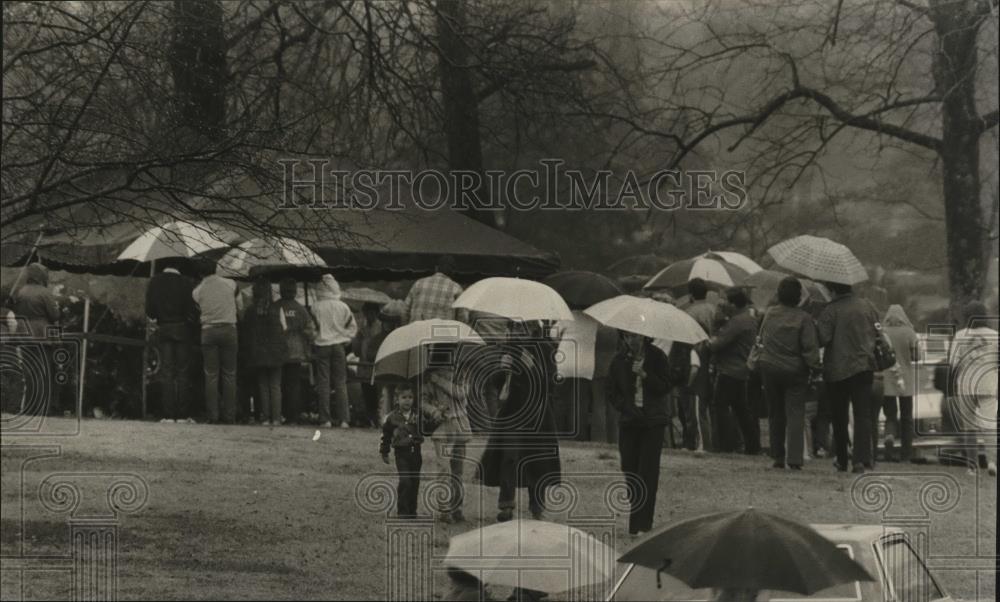 1983 Press Photo Alabama Coach Paul Bryant Graveside Services - abna00051 - Historic Images