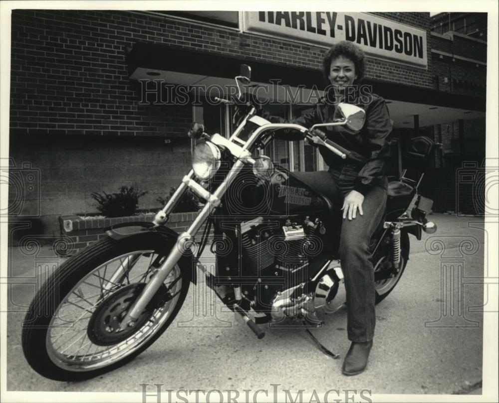 1987 Press Photo Brenda Koracin Encourages Motorcycle Safety to Women - Historic Images