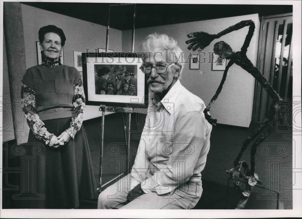 1989 Press Photo Joyce Ohigart &amp; Steve Vasey in UW-Parkside Gallery with work - Historic Images