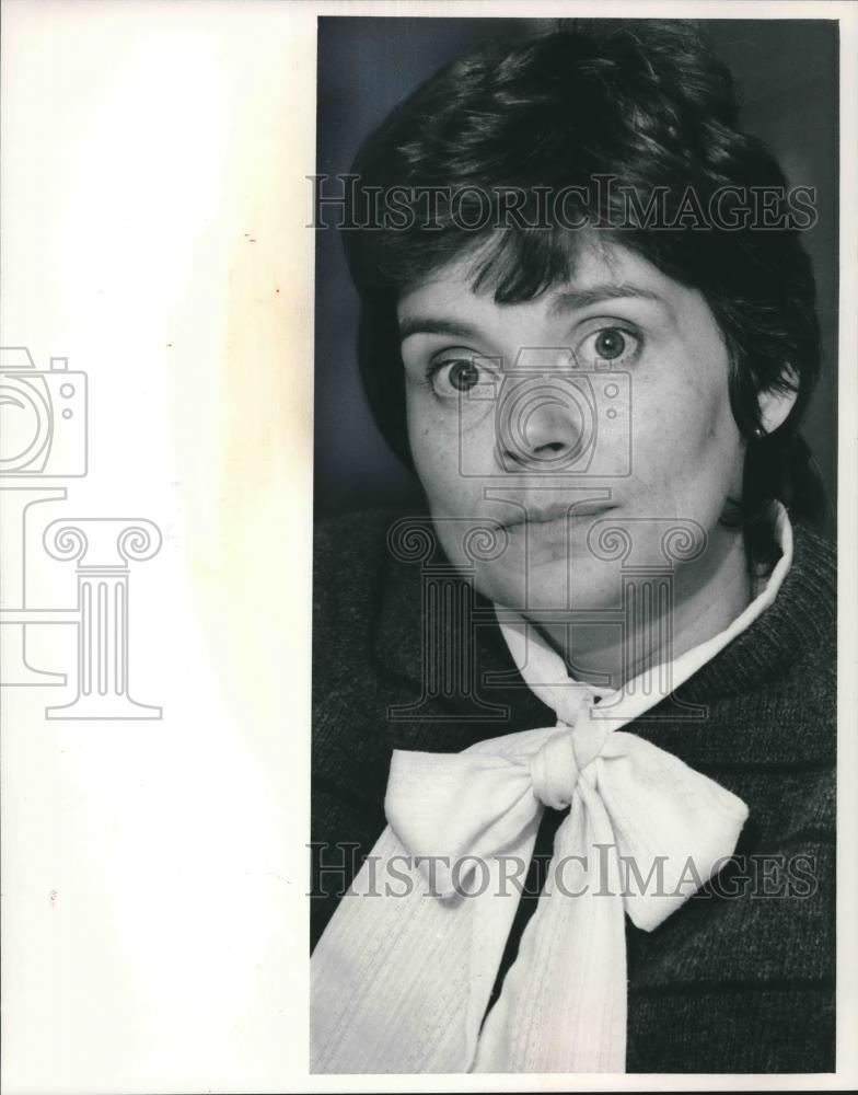 1983 Press Photo Elaine Oldberg, Symphony Orchestra general manager, Waukesha. - Historic Images