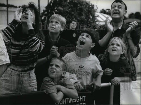 1994 Press Photo Judy Mueller and Family Cheer for Firefighter Husband at Fair - Historic Images