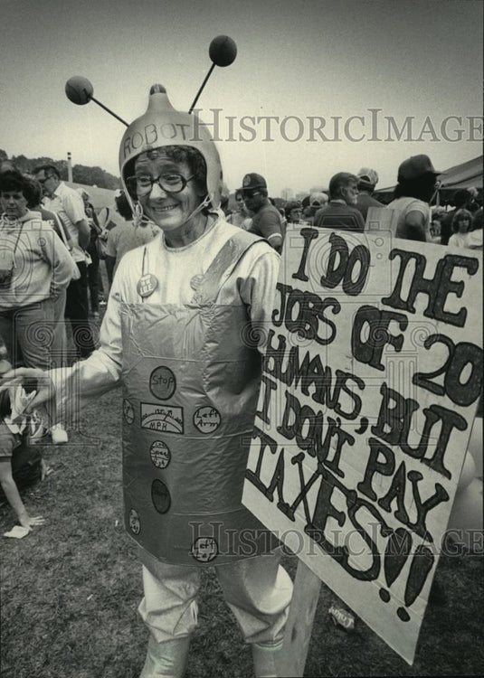 1983 Press Photo Dorothy Fisher at Labor at the Lakefront - mja41286 - Historic Images
