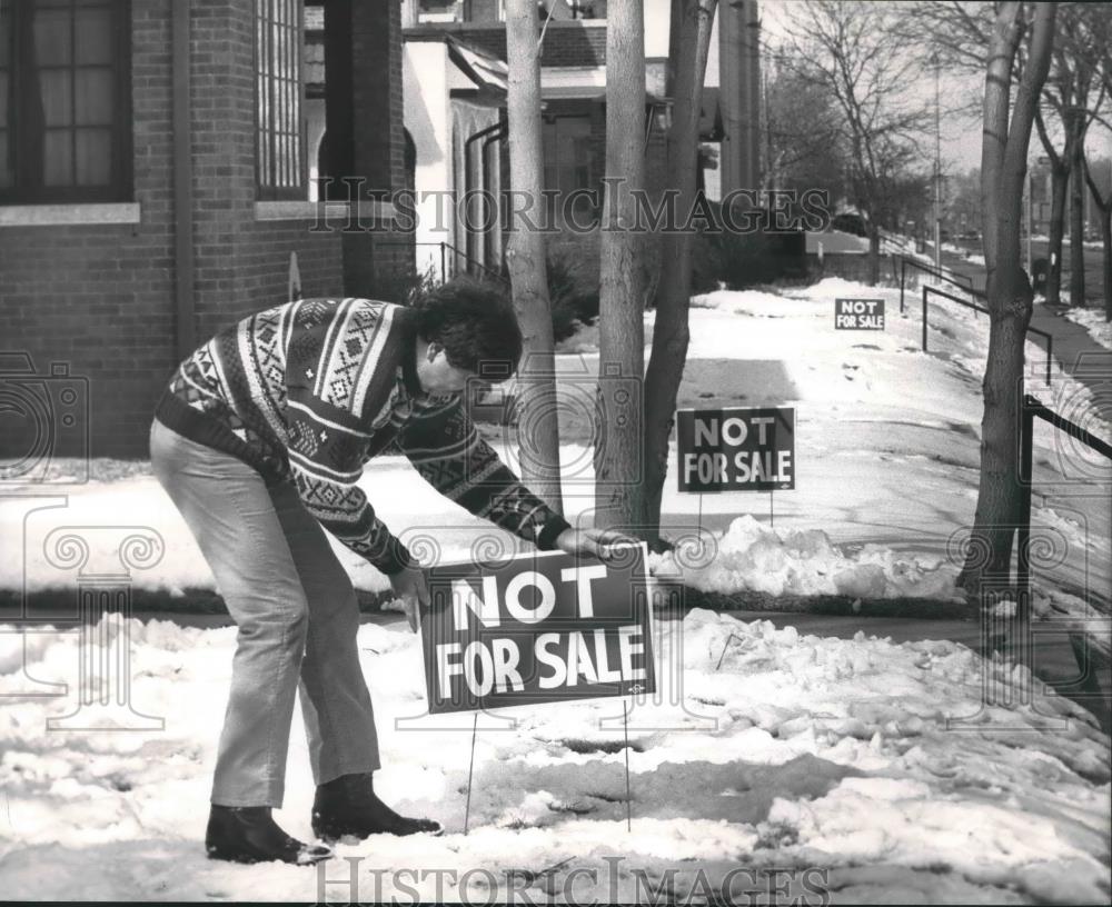 1989 Press Photo Warren Klaus protesting solicitation in Milwaukee - mjb50796 - Historic Images