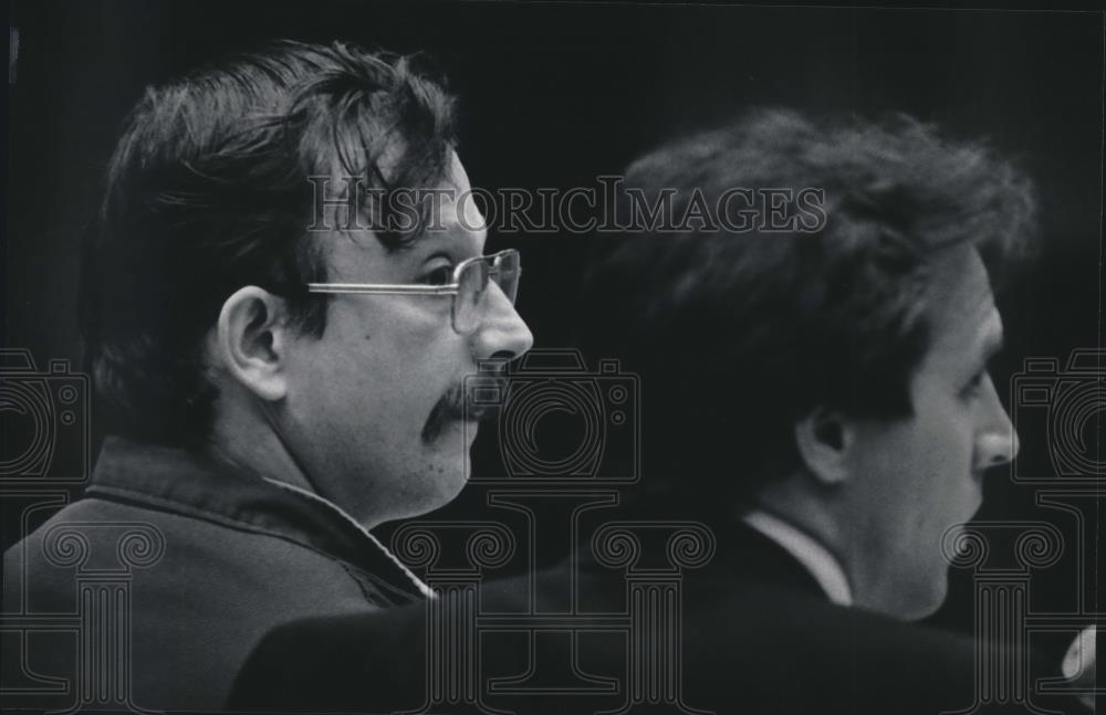 1986 Press Photo Mark Rickert with attorney in court getting sentenced. - Historic Images