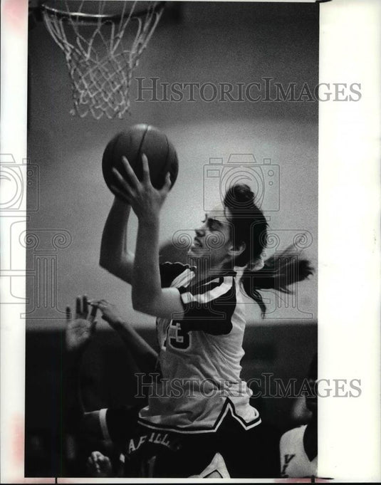 Press Photo Debora McKinney, North High, shoots against Garfield Hts. in Ohio. - Historic Images