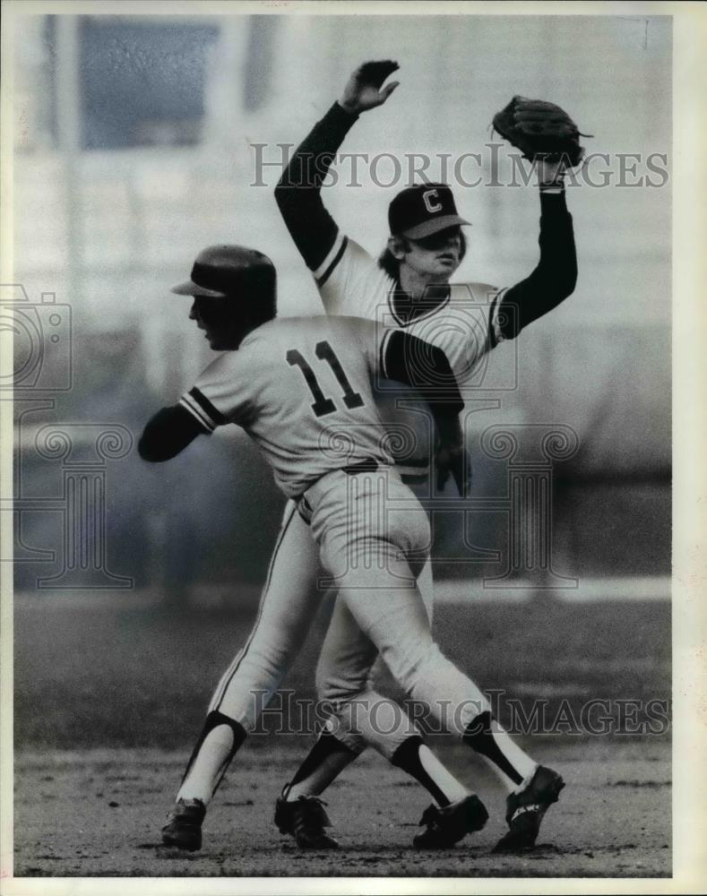 Press Photo Duane Kuiper tries to move Fred Stanley from base - cvb45322 - Historic Images