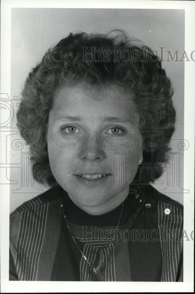 1983 Press Photo Julie Thorton-Intern, Bowling GRN - cvp86332 - Historic Images