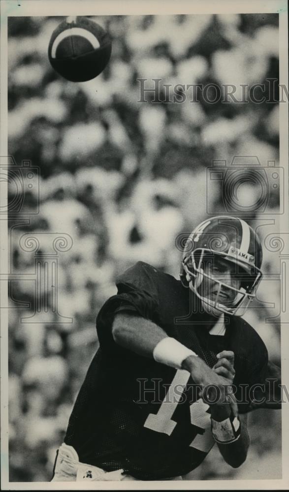 1990 Press Photo Alabama&#39;s Quarterback Gary Hollingsworth Passes Football - Historic Images