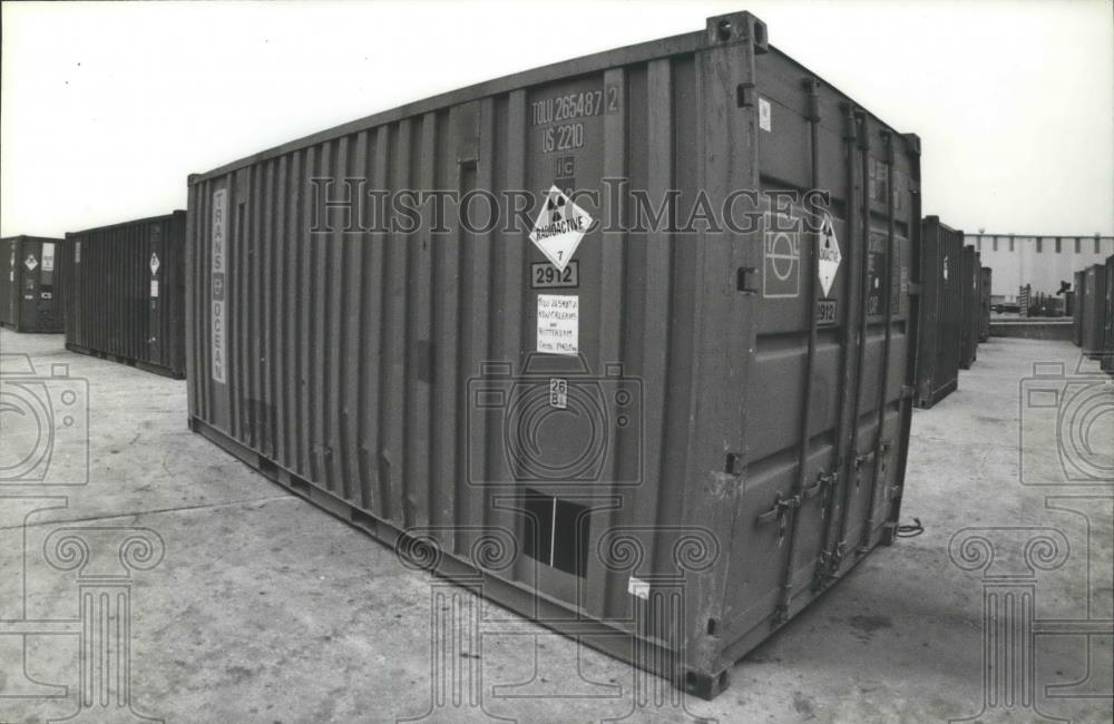 1989 Press Photo Container of Radioactive Materials at the Alabama State Docks - Historic Images