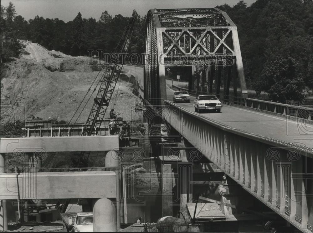 1982 Press Photo Alabama-Old Buck Short Bridge will be shifted to new legs. - Historic Images