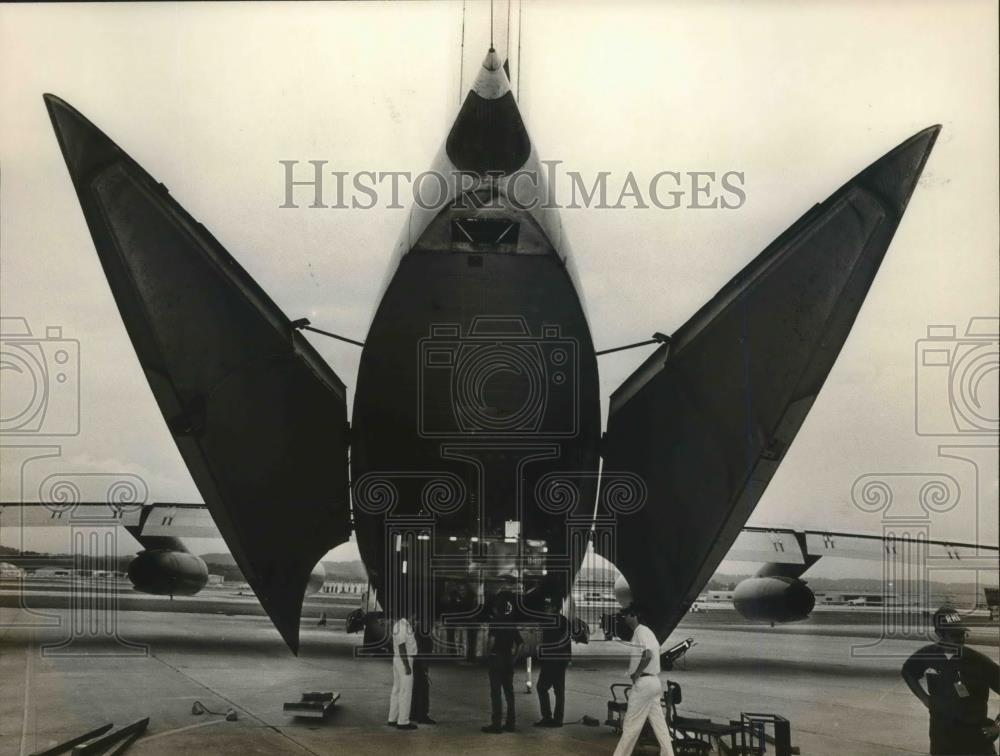 1983 Press Photo Alabama's Air National Guard leave for England on a C-141. - Historic Images