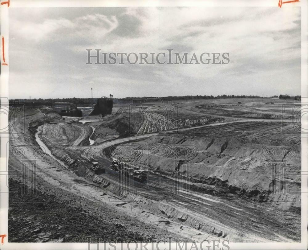 1978 Press Photo Alabama-Giant earth movers used at Walter Bouldin Dam site. - Historic Images
