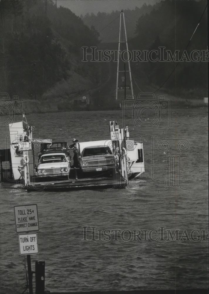 1976 Press Photo Alabama-The ferry on the Coosa River with cars aboard. - Historic Images
