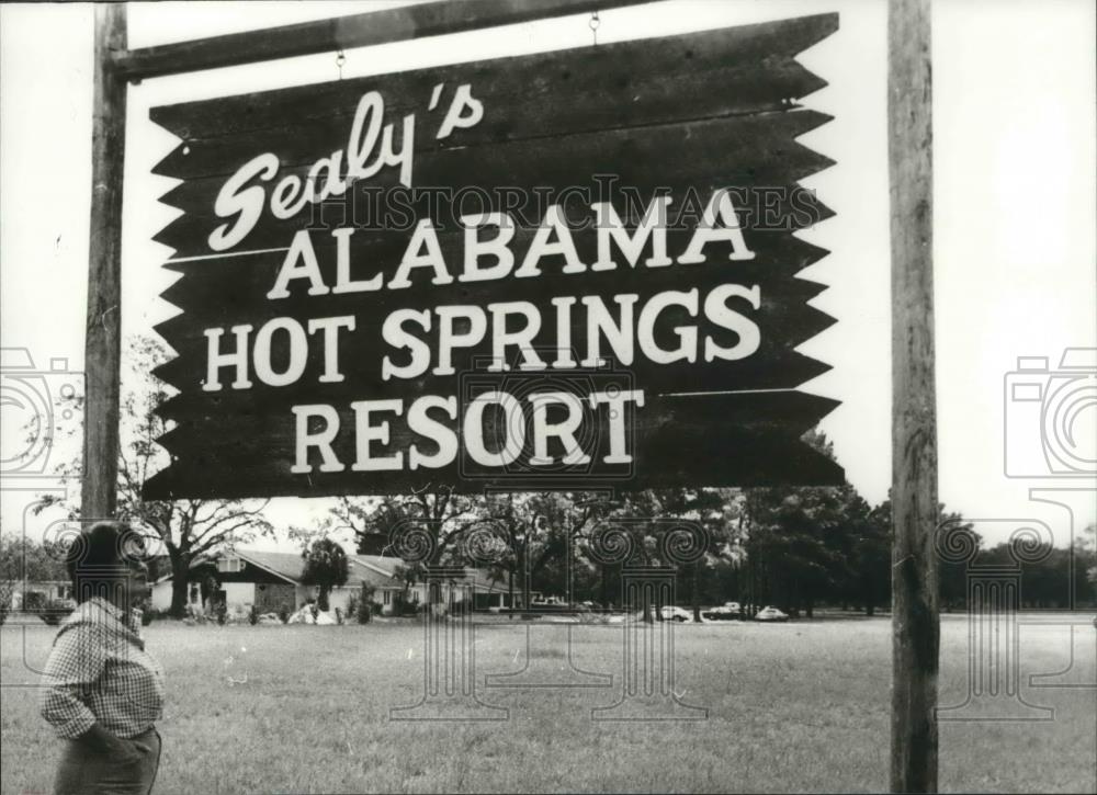 1980 Press Photo Entrance sign to Alabama Sealy&#39;s Hot Springs Resort. - Historic Images