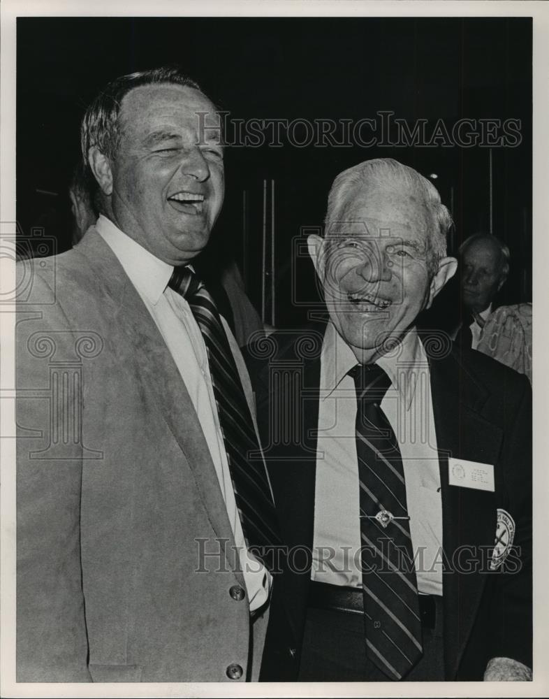 1986 Press Photo Football Coach Bobby Bowden, Baseball Hall Of Fame&#39;s Joe Sewell - Historic Images