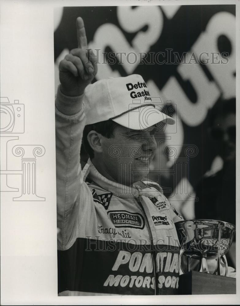 1989 Press Photo Tracy Leslie After Win In Automobile Racing Club Of America 500 - Historic Images