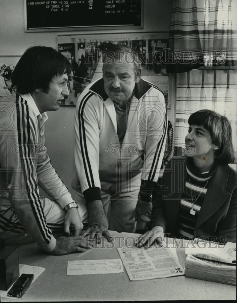 1978 Press Photo Tennis Season Planners Gerry Howard, Jim Kyle And Lois Harris - Historic Images