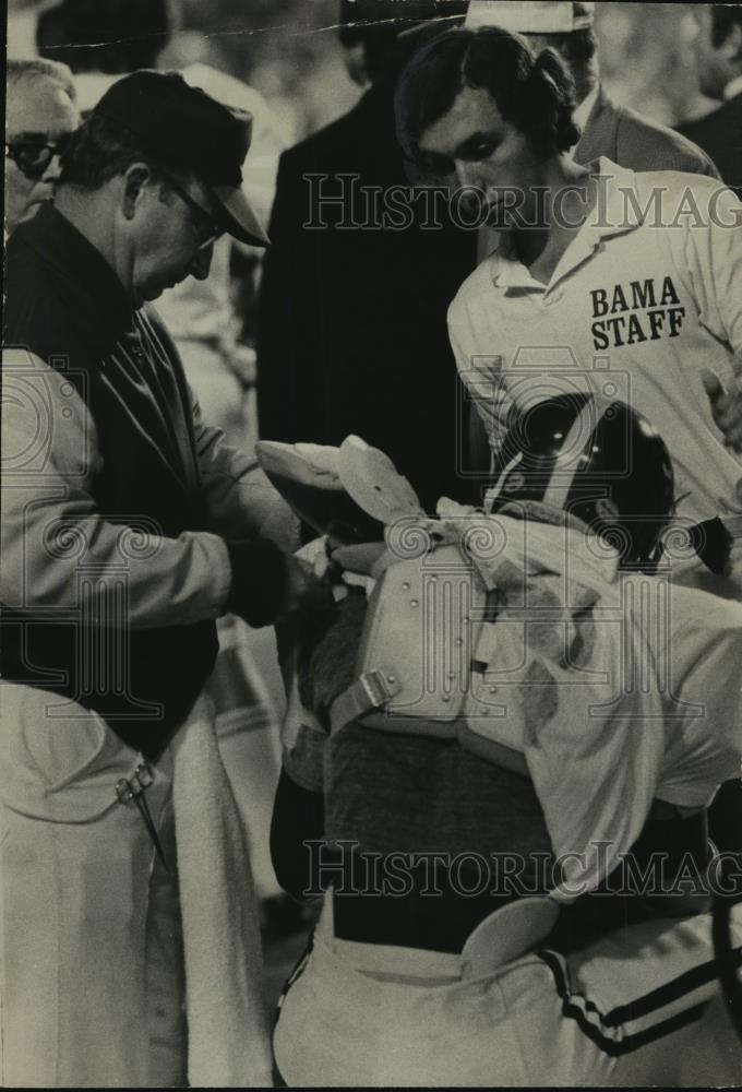 Press Photo University Of Alabama Trainer Jim Goostree Repairs Football Pads - Historic Images