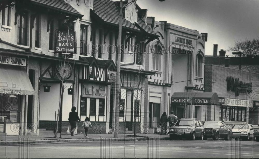 1985 Press Photo Memory lane landmarks of N. Oakland Ave., Milwaukee Wisconsin - Historic Images