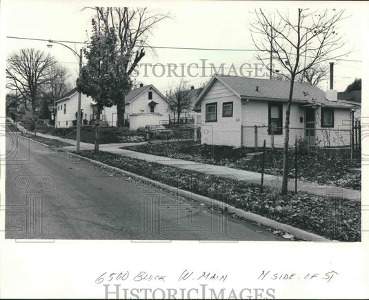1983 Press Photo Homes on the north side of Main St. in Milwaukee, Wisconsin - Historic Images