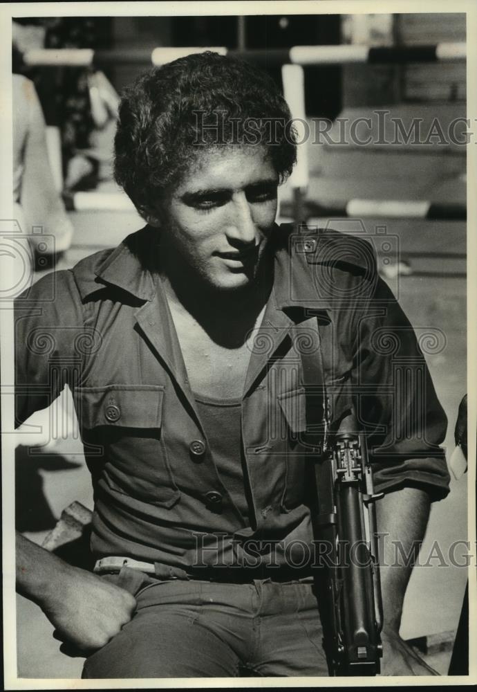 1981 Press Photo PLO Commando Guards Checkpoint in West Beirut - mjb55052 - Historic Images