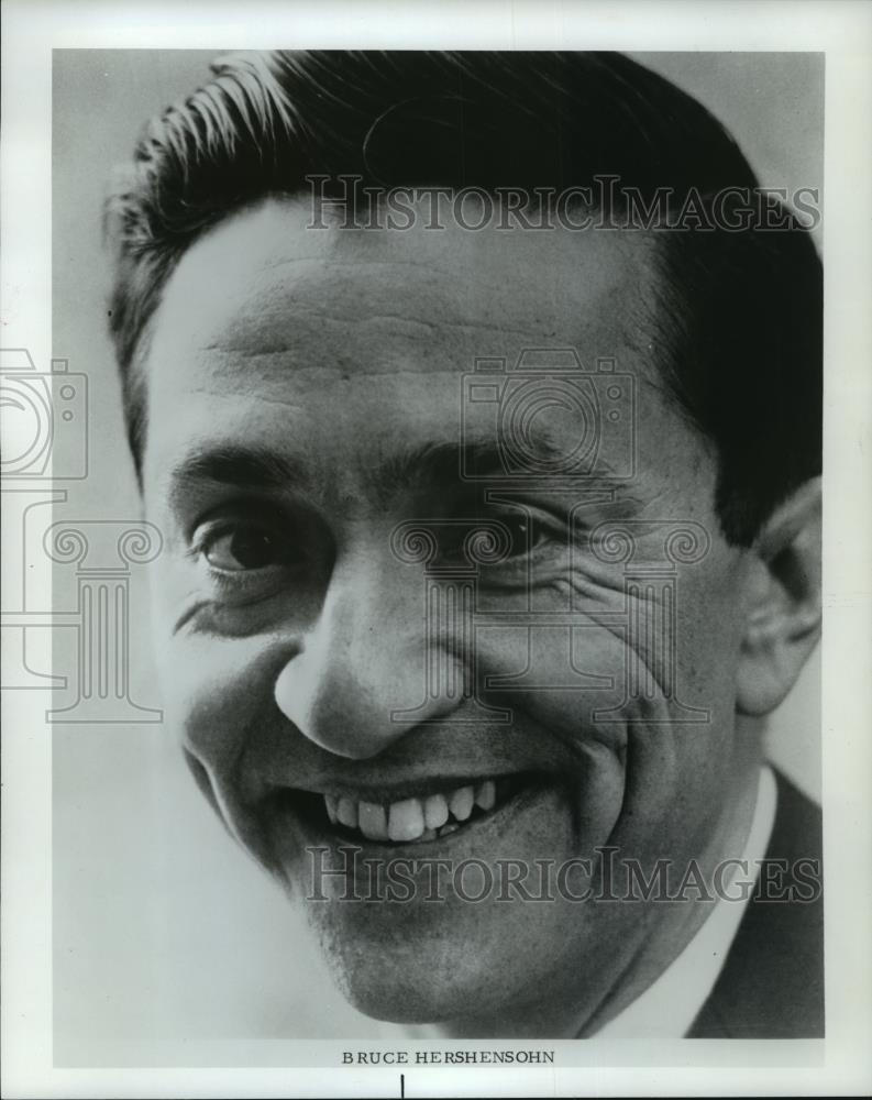 Press Photo Bruce Hershensohn, USIA Director of Motion Pictures and Television - Historic Images