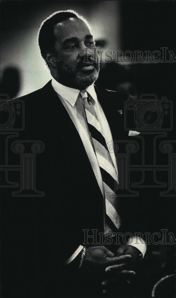 1988 Press Photo Candidate Lee Holloway- Milwaukee Supervisor 5th District - Historic Images