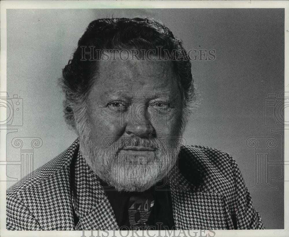 1977 Press Photo Milwaukee Associated Press bureau chief Dion Henderson - Historic Images