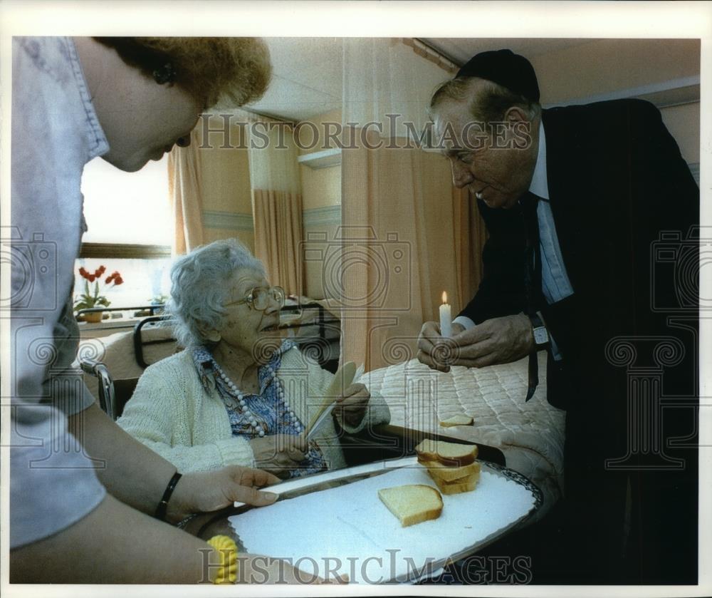 1993 Press Photo Rabbi Bernard Reichman, Milwaukee, Wisconsin - mjb55782 - Historic Images