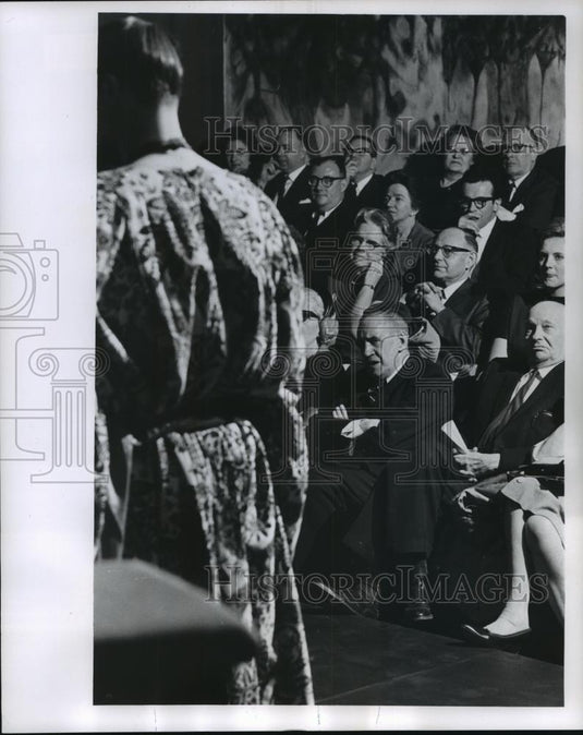 1986 Press Photo Cy Rice, drama columnist, at performance of "Adam", Marquette - Historic Images