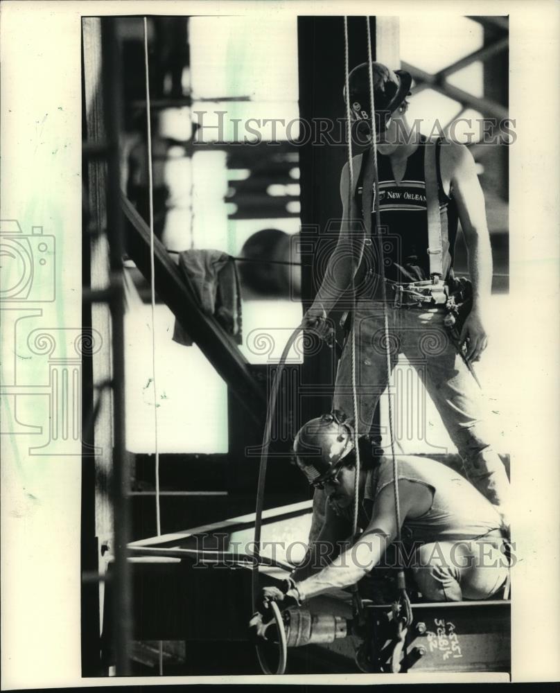 1987 Press Photo Iron workers at the Milwaukee Center in Milwaukee - mjb55958 - Historic Images