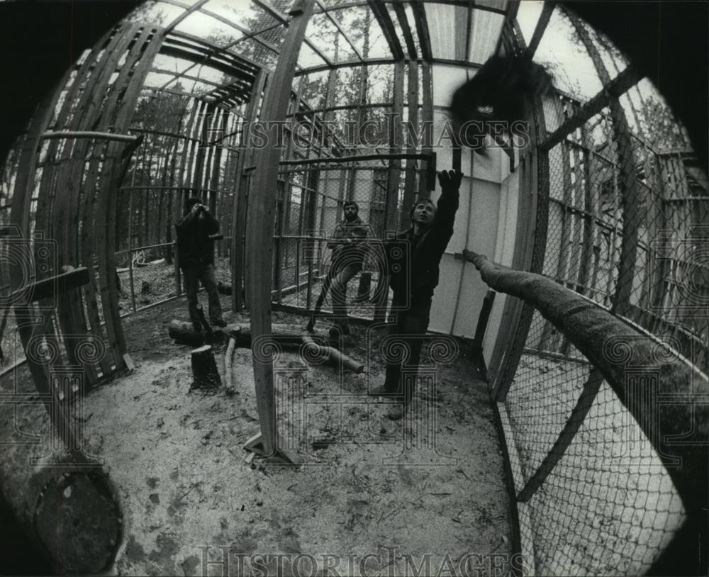 Press Photo Dave Debauche Releases Nanook, an owl, into new home - mjb56126 - Historic Images