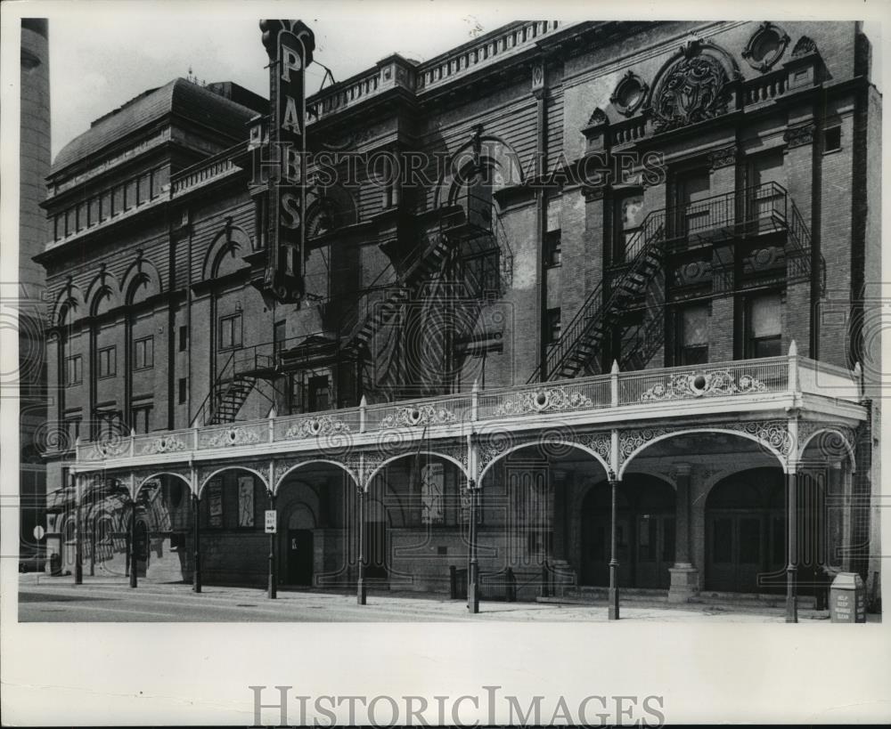 1987 Press Photo Pabst Theater Milwaukee front exterior view - mjb56152 - Historic Images