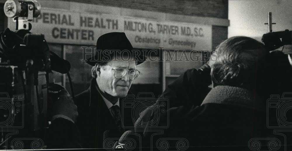 1993 Press Photo Milwaukee Mayor John O. Norquist at the Imperial Health Center - Historic Images