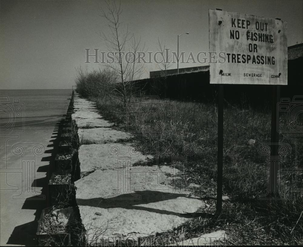 1980 Press Photo Milwaukee Sewage Disposal Plant sign posted - mjb56378 - Historic Images