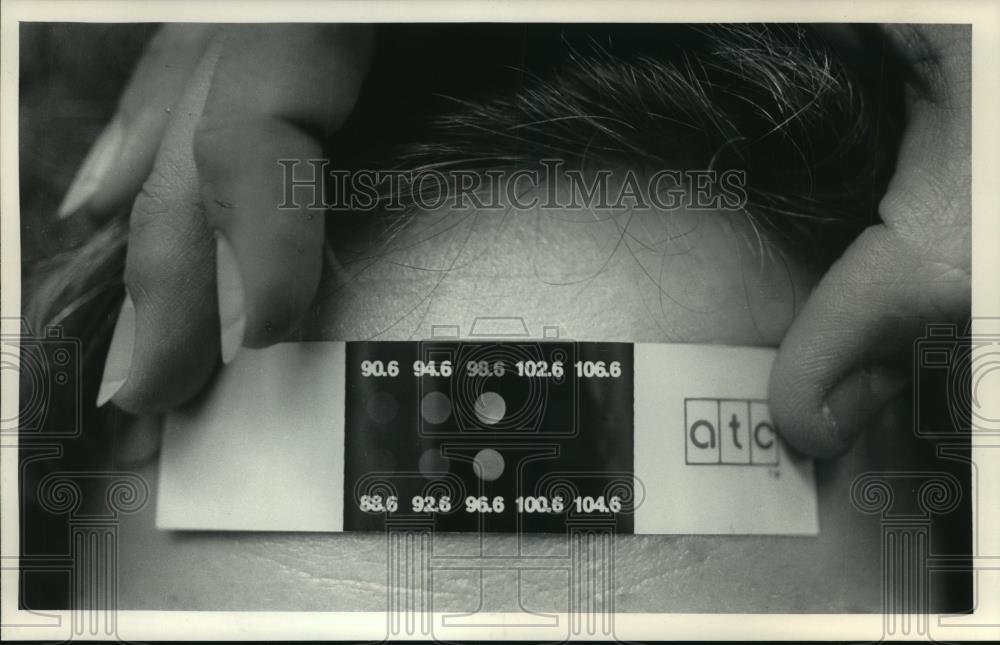 1985 Press Photo Home health care worker checks patient temperature - mjb56420 - Historic Images