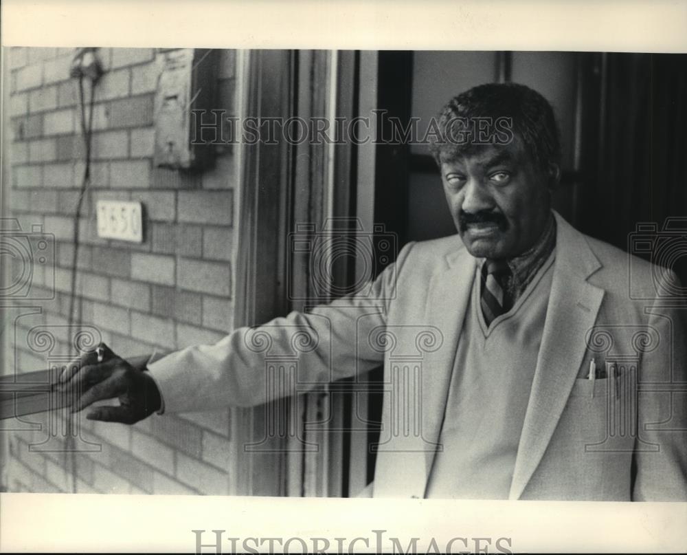 1984 Press Photo Rev. William Holt opens home to homeless, Milwaukee - mjb56489 - Historic Images