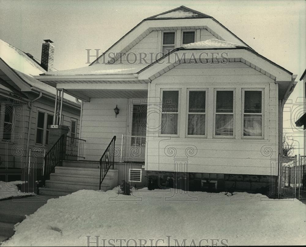 1988 Press Photo Home built in 1928, typical year for two blocks, Milwaukee. - Historic Images