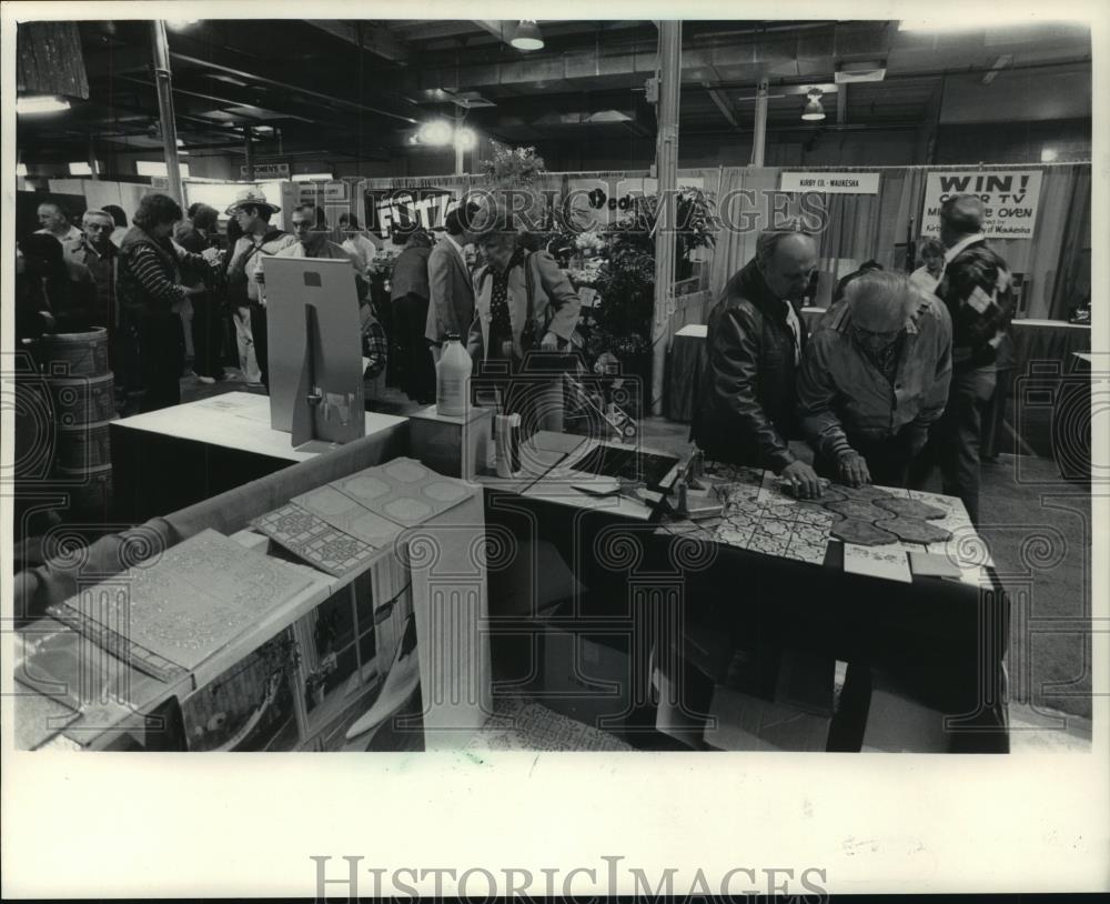 1985 Press Photo Annual Milwaukee Home Show displays - mjb56556 - Historic Images